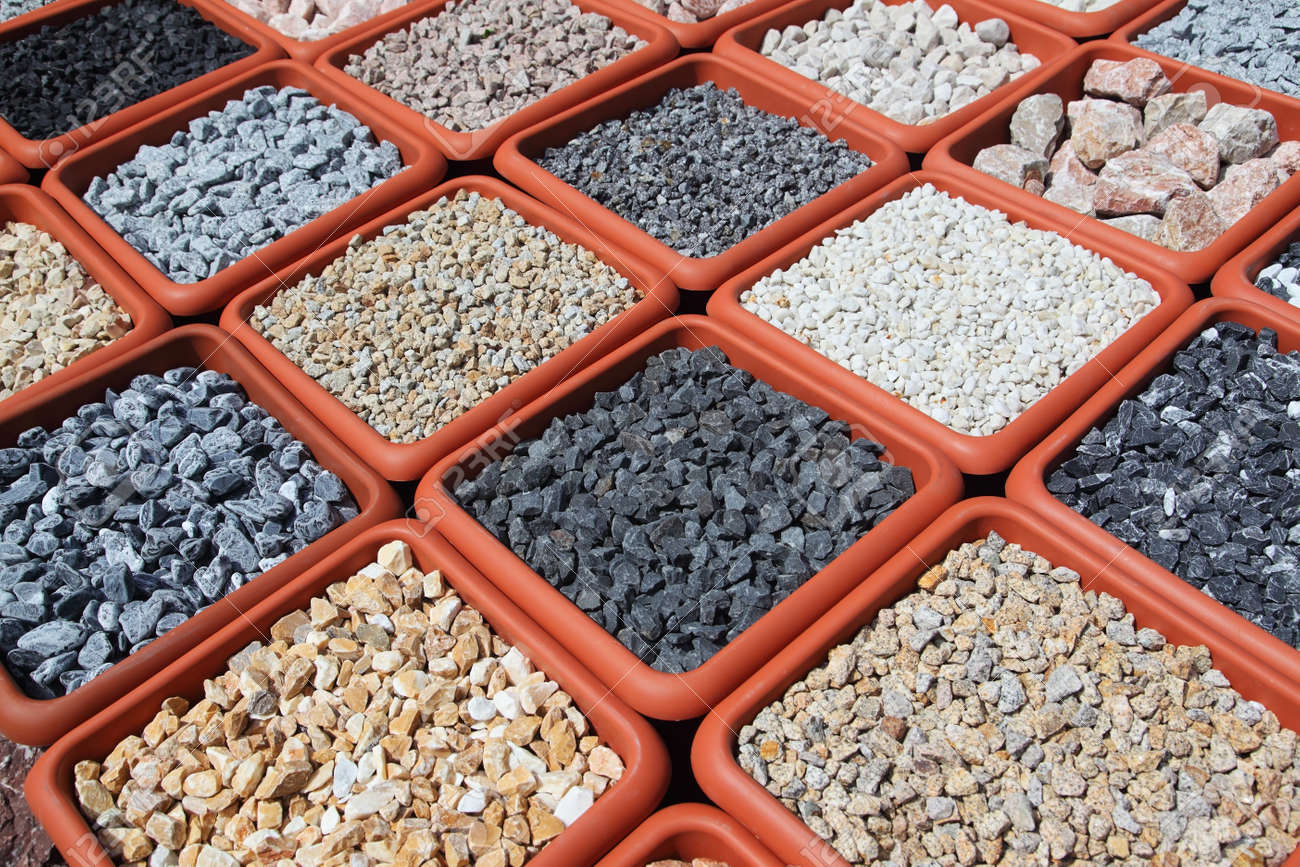 Verschiedene Steine Fur Ihren Steingarten Auf Dem Markt Lizenzfreie Fotos Bilder Und Stock Fotografie Image 14161896