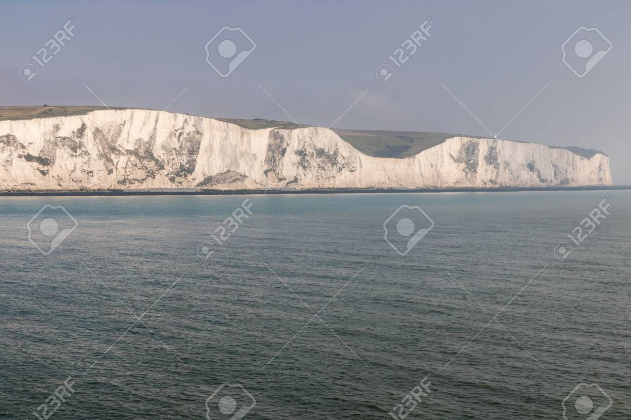 ドーバーの白い崖早朝の光の中 崖は 写真の上側にあります イギリス の写真素材 画像素材 Image ドーバーの白い崖早朝の光の中 崖は 写真の上側にあります イギリス の写真素材 画像素材 Image