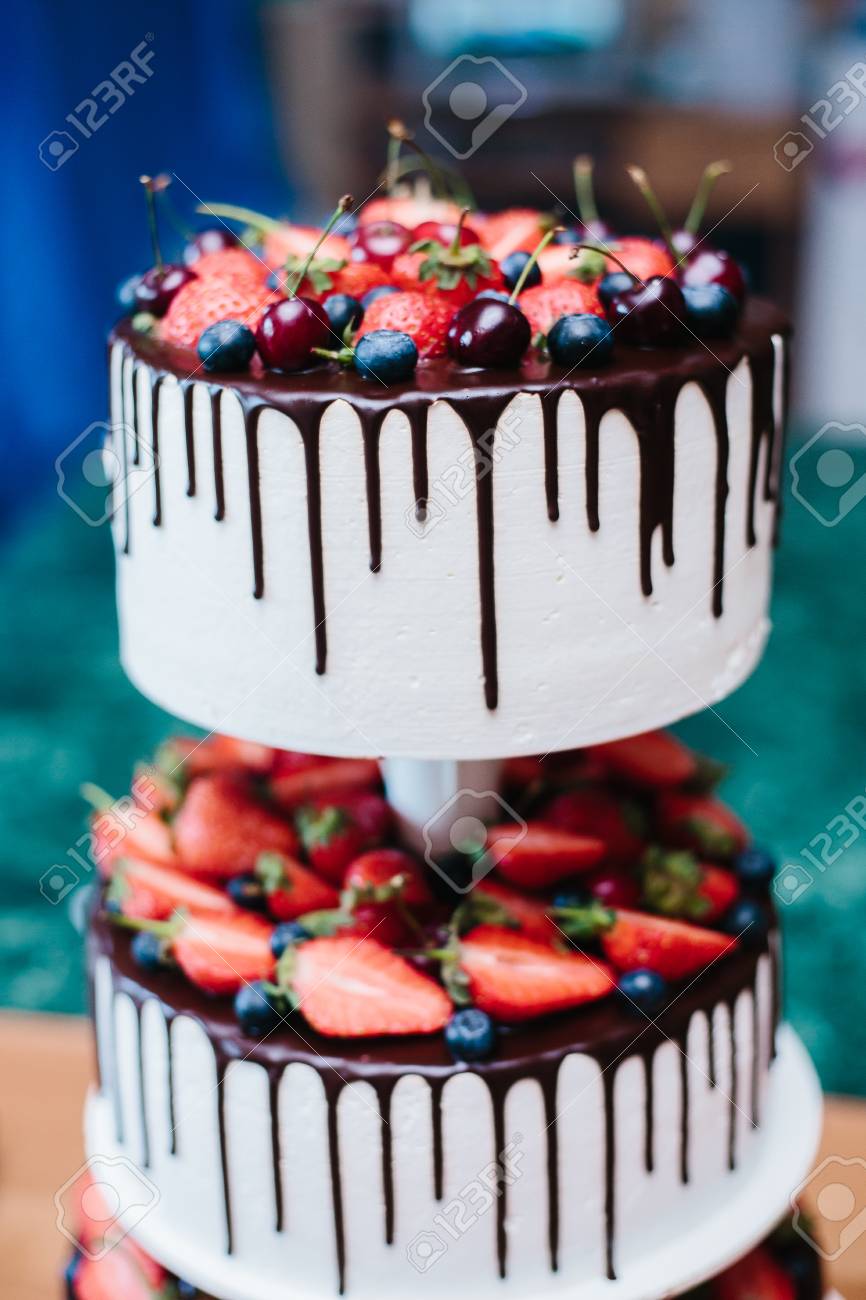 Un Gateau Traditionnel Et Decoratif De Mariage A La Reception De Mariage Banque D Images Et Photos Libres De Droits Image 86876442