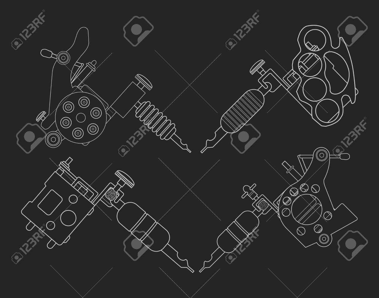 4 つの異なるスタイル現実的なタトゥー マシン アイコンのセットです リボルバー タトゥー マシン ナックル ダスター タトゥーガン 黒に分離された黒板ベクトル図のイラスト素材 ベクタ Image