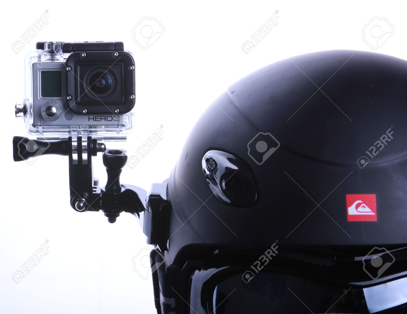 スノーボードのヘルメットに取り付けられた Gopro セット の写真素材 画像素材 Image