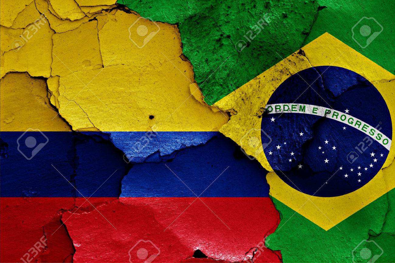 금이 간 벽에 페인트 된 콜롬비아와 브라질의 국기 로열티 무료 사진, 그림, 이미지 그리고 스톡포토그래피. Image 53510852