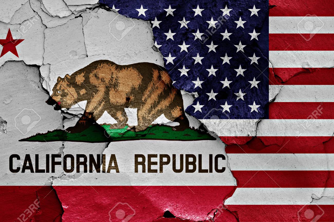 ひびの入った壁にカリフォルニア州とアメリカの国旗が描かれました の写真素材 画像素材 Image