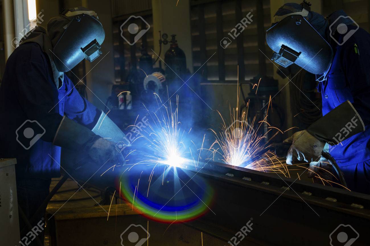 溶接火花 の写真素材 画像素材 Image