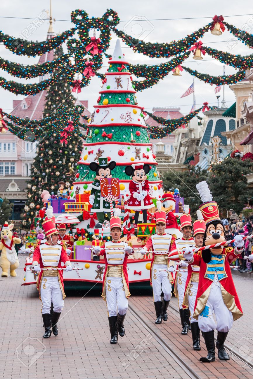 Paris A December 31 2013 A Disney Christmas Parade In Disneyland Paris Stock Photo Picture And Royalty Free Image Image 32158020