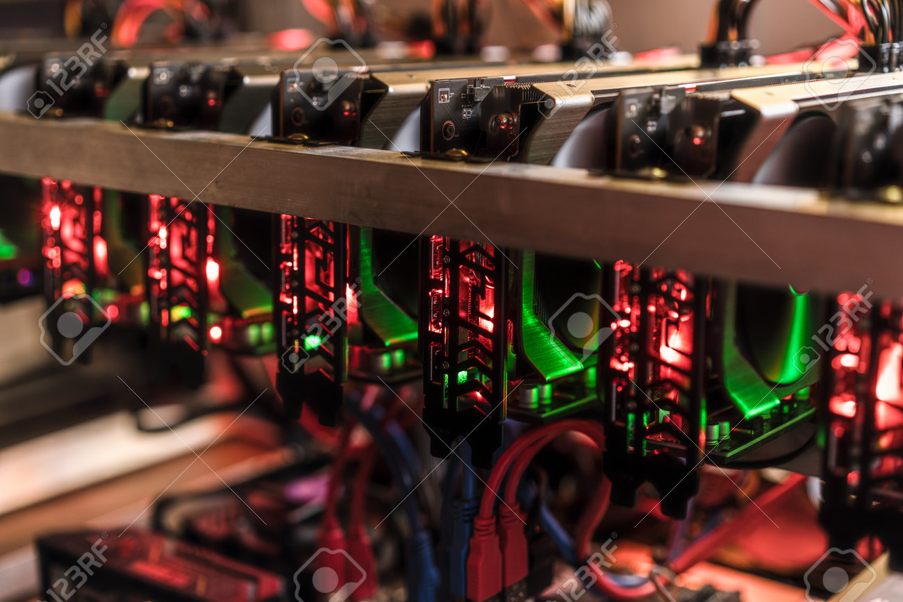암호화폐 채굴을 위한 비트코인 채굴 농장 GPU 로열티 무료 사진, 그림, 이미지 그리고 스톡포토그래피. Image 188725727
