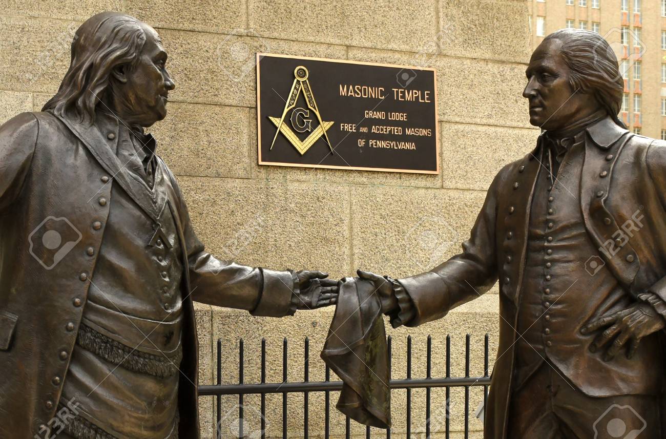 Philadelphia, PA, USA - May 29, 2018: Statue of Benjamin Franklin handing a Masonic apron to George Washington in front of Masonic Temple in Philadelphia. - 105490965 Philadelphia, PA, USA - May 29, 2018: Statue of Benjamin Franklin handing a Masonic apron to George Washington in front of Masonic Temple in Philadelphia. - 105490965