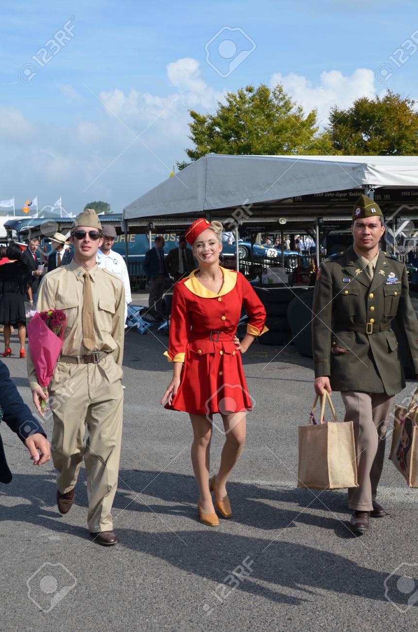 グッドウッド リバイバル観客は当時の衣装に身を包んだ の写真素材 画像素材 Image