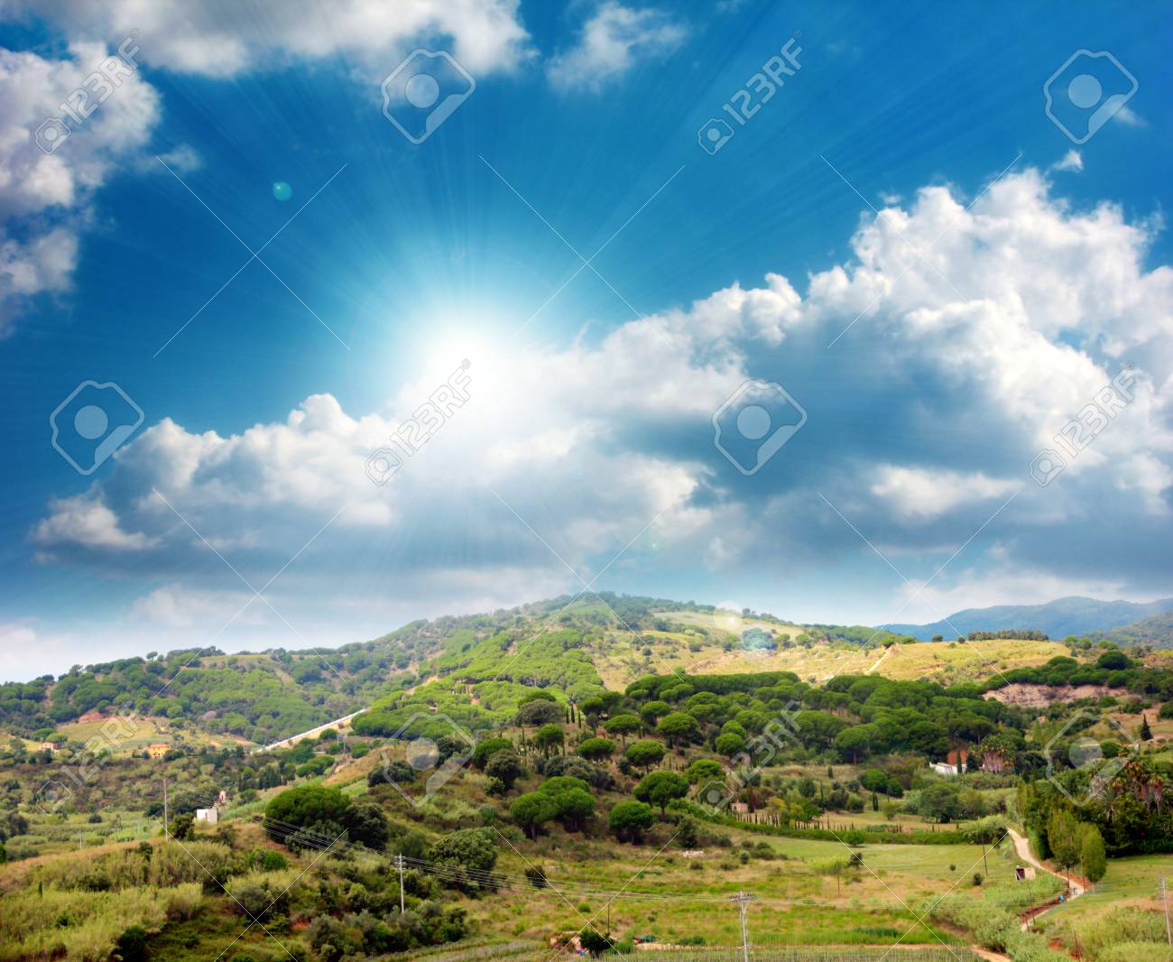 Magnifique Paysage De Montagne Avec Prairie Et Ciel Ensoleille Banque D Images Et Photos Libres De Droits Image Magnifique Paysage De Montagne Avec Prairie Et Ciel Ensoleille Banque D Images Et Photos Libres De Droits Image