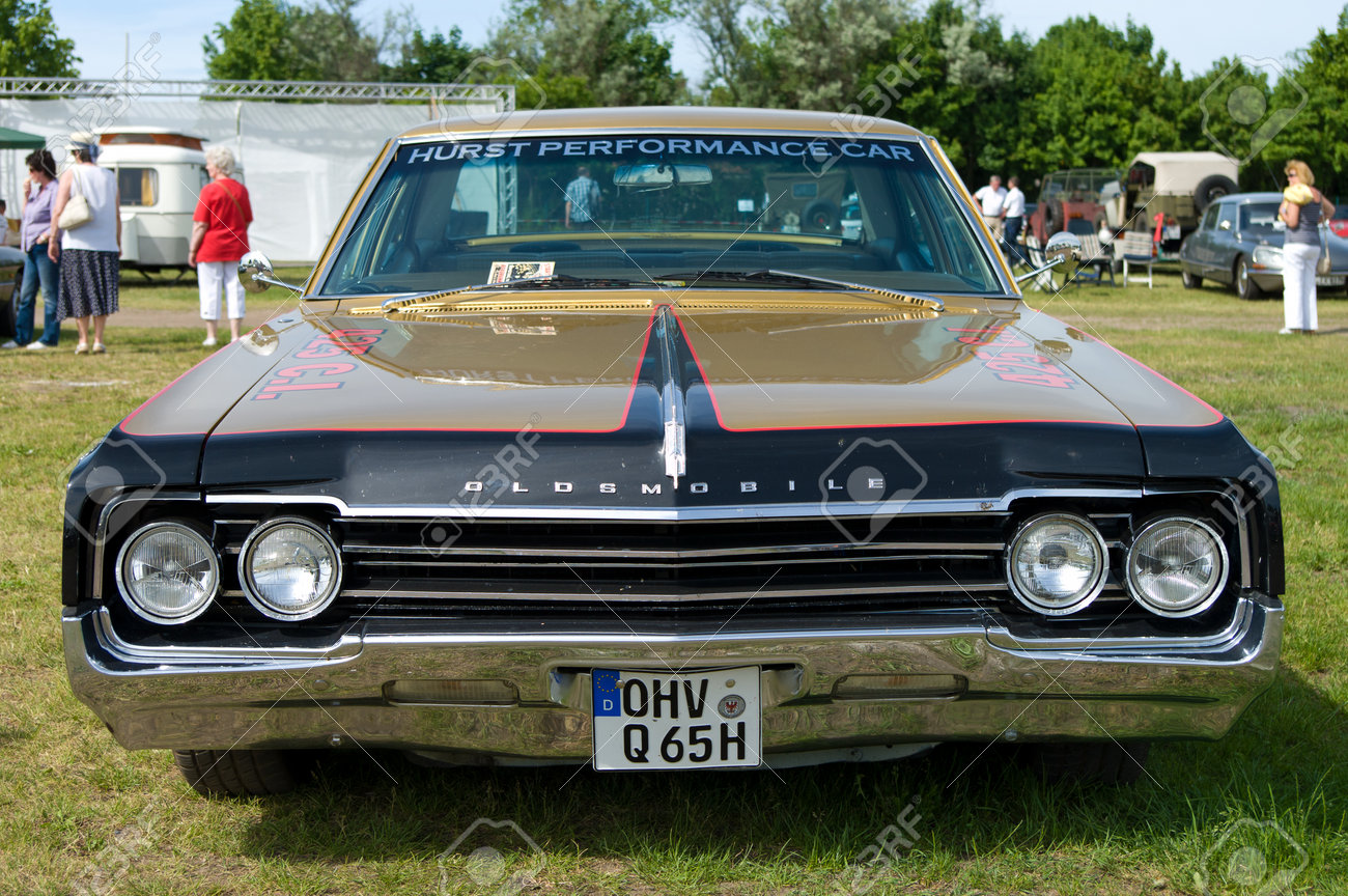 Cars Oldsmobile Delta 88 The Oldtimer Show In Mafz May 26