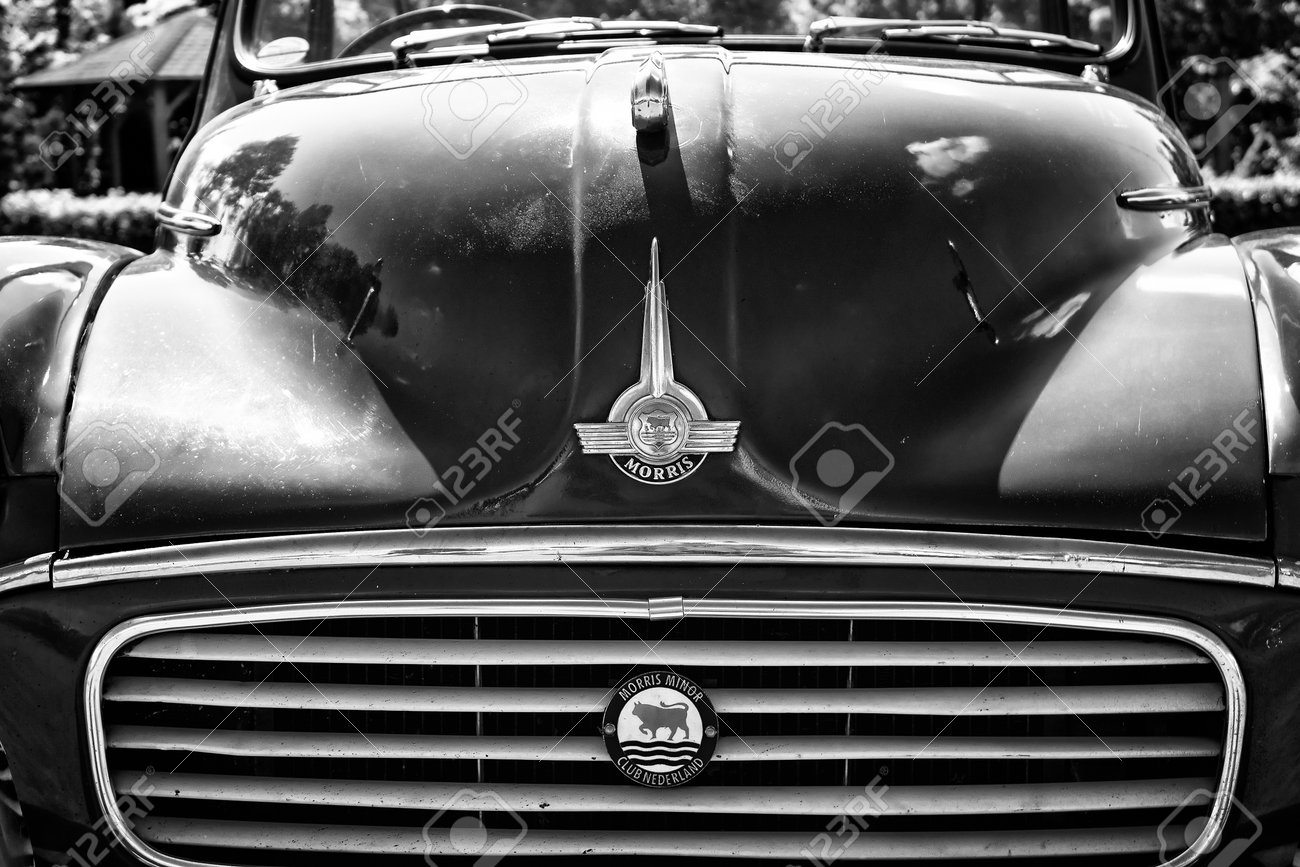 Paaren イム Glien ドイツ 5 月 19 日エンブレムとグリル イギリス車モーリス マイナー 1000 黒と白 クラシックカー ショー Mafz 13 年 5 月 19 日 Paaren イム Glien ドイツ の写真素材 画像素材 Image