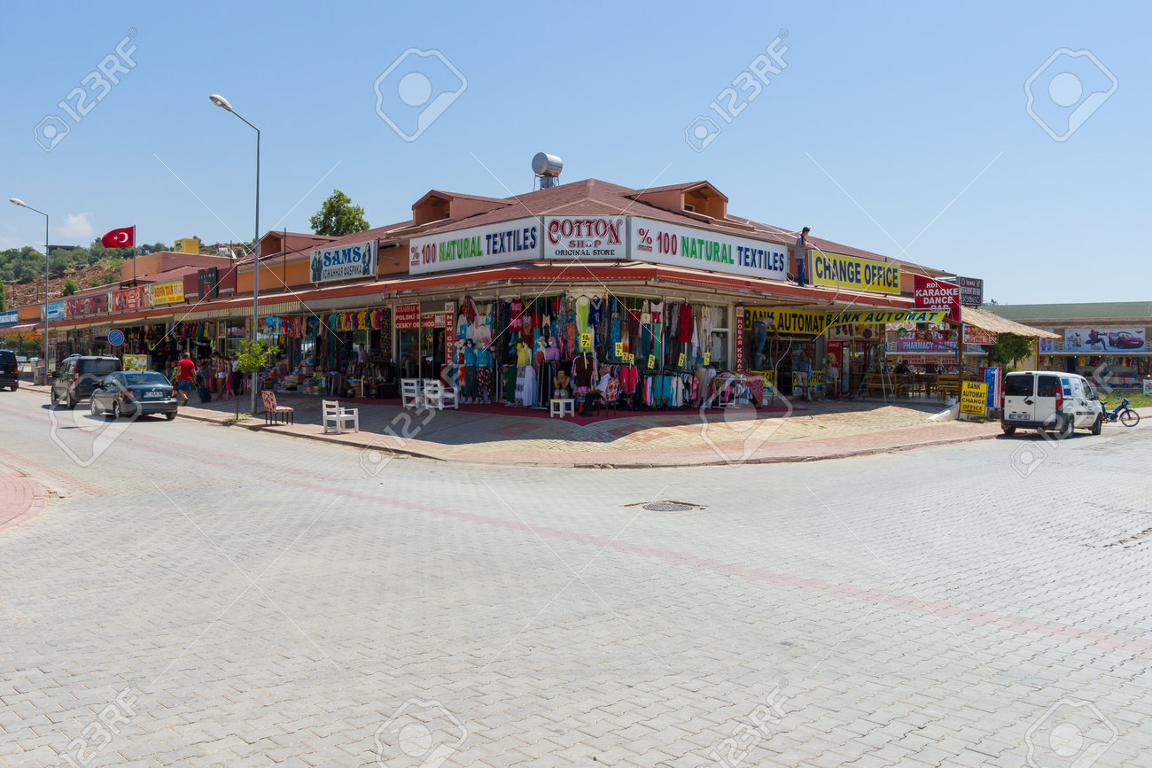 Avsallar Turkei 20 Juni 2014 Laden Mit Kleidung Schmuck