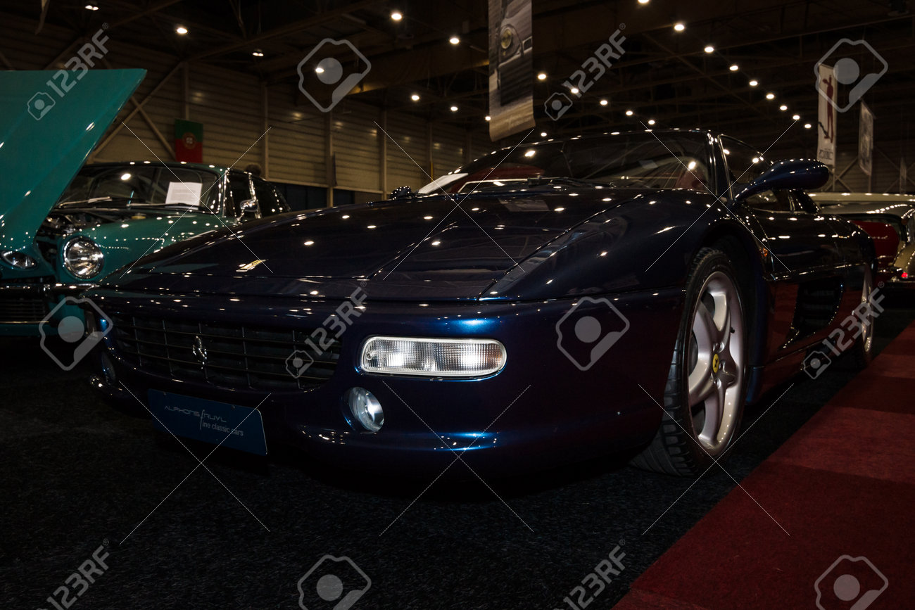 マーストリヒト オランダ 15 年 1 月 8 日 スポーツ車フェラーリ F355 ベルリネッタ 国際展示会 Interclassics Topmobiel 15 の写真素材 画像素材 Image マーストリヒト オランダ 15 年 1 月 8 日 スポーツ車フェラーリ F355 ベルリネッタ 国際展示会 Interclassics Topmobiel 15 の写真素材 画像素材 Image