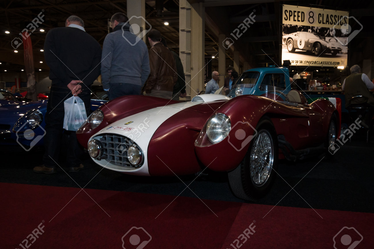 マーストリヒト オランダ 15 年 1 月 8 日 レース車フェラーリ 250 テスタロッサ 国際展示会 Interclassics Topmobiel 15 の写真素材 画像素材 Image マーストリヒト オランダ 15 年 1 月 8 日 レース車フェラーリ 250 テスタロッサ 国際展示会 Interclassics Topmobiel 15 の写真素材 画像素材 Image
