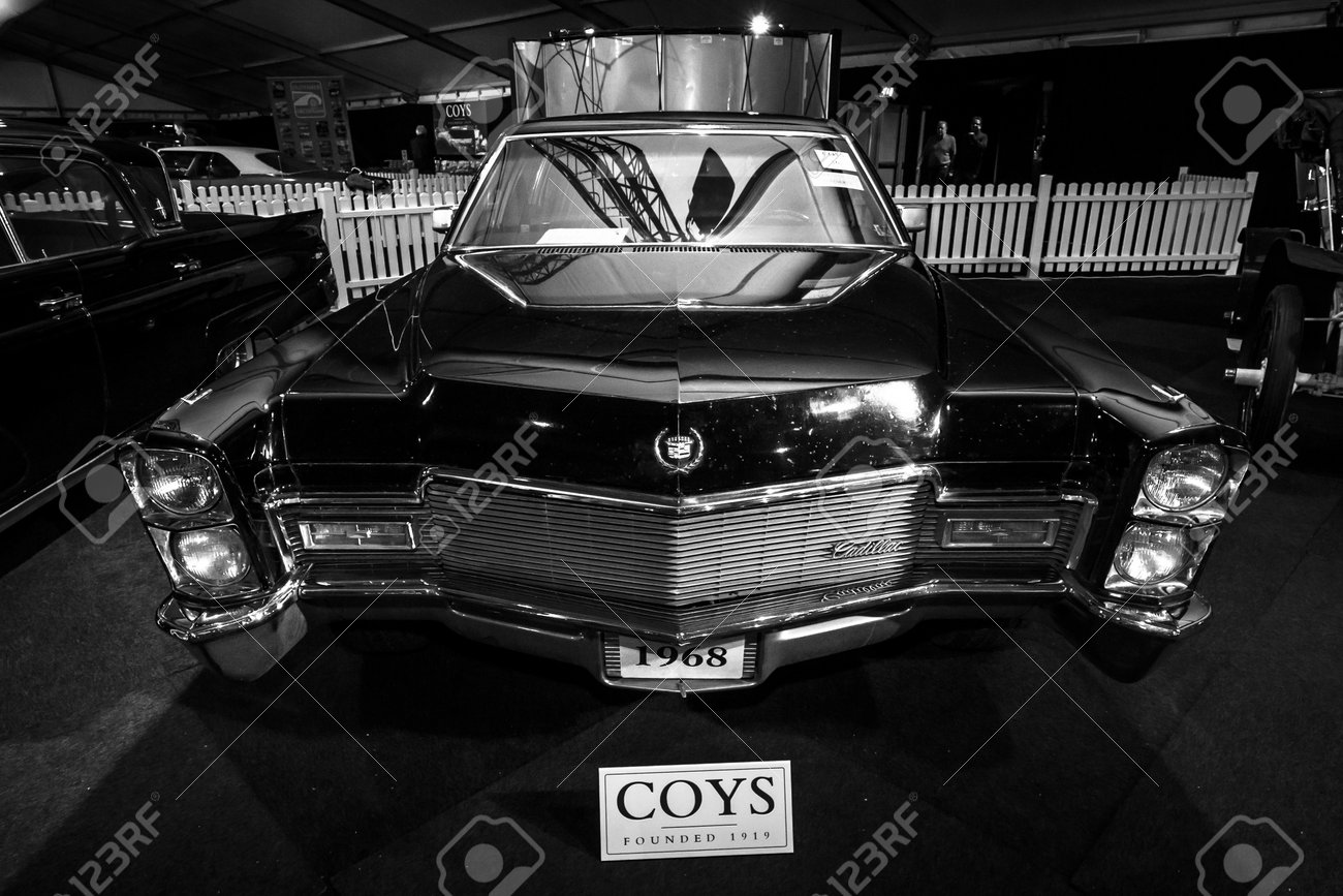 マーストリヒト オランダ 15 年 1 月 8 日 フルサイズ高級車キャデラック シリーズ 75 フリートウッド 1968年 黒と白 国際展示会 Interclassics Topmobiel 15 の写真素材 画像素材 Image マーストリヒト オランダ 15 年 1 月 8 日 フルサイズ高級車キャデラック シリーズ 75 フリートウッド 1968年 黒と白 国際展示会 Interclassics Topmobiel 15 の写真素材 画像素材 Image