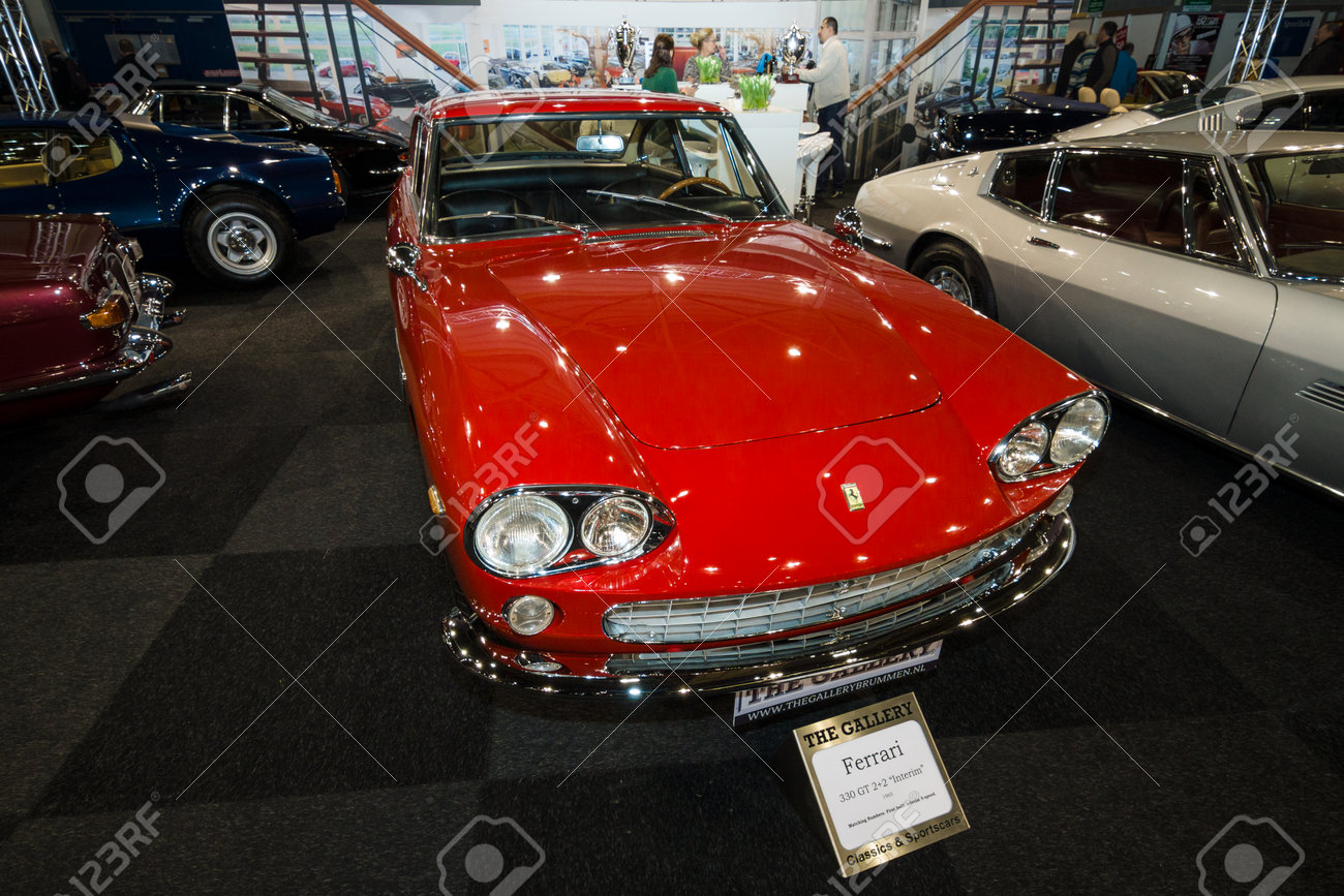 マーストリヒト オランダ 15 年 1 月 9 日 スポーツ車フェラーリ 330gt 2 2 中間 1965 国際展示会 Interclassics Topmobiel 15 の写真素材 画像素材 Image
