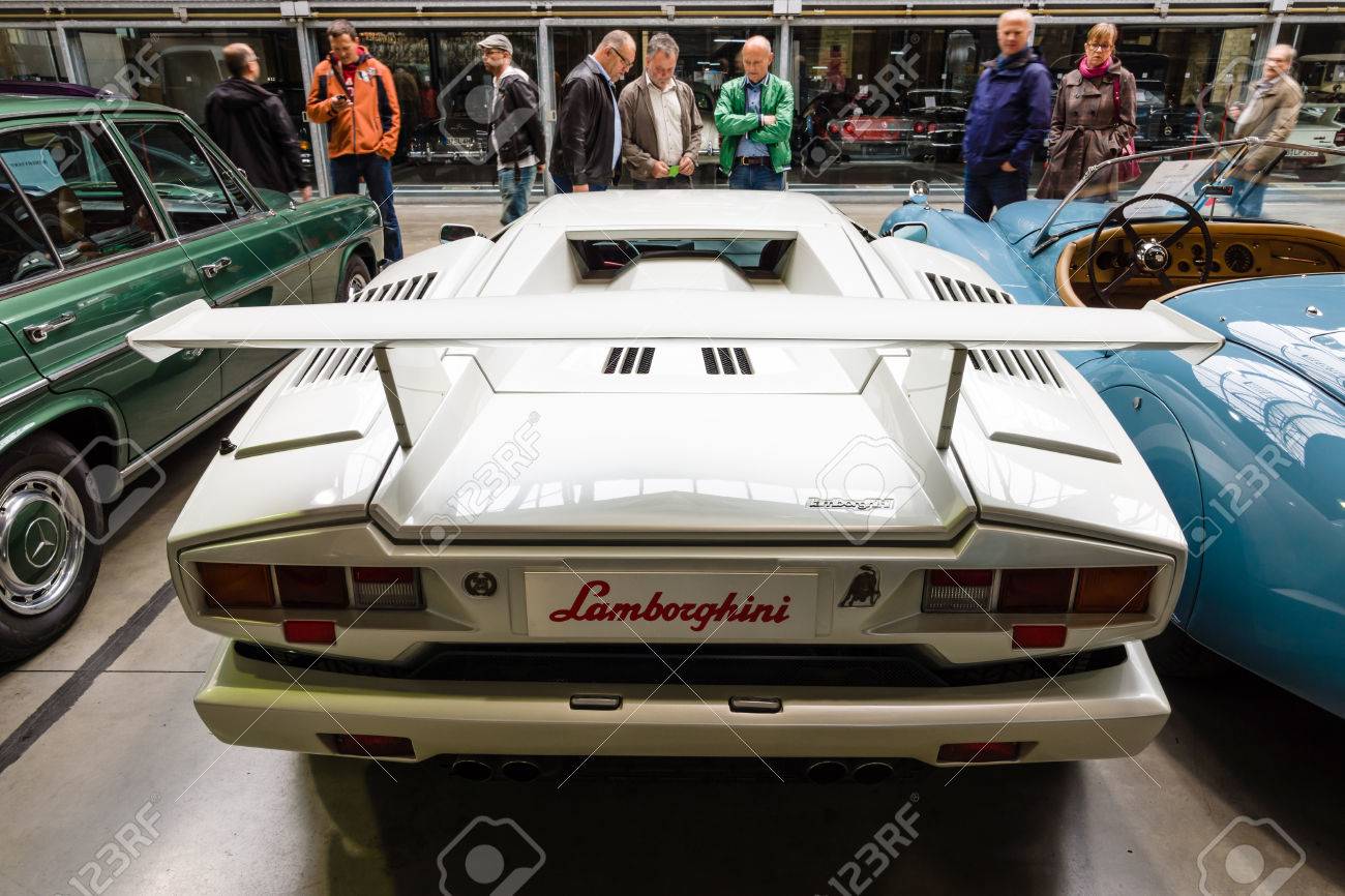 BERLINO , 10 maggio 2015 una supercar a motore centrale Lamborghini Countach LP 25 ° anniversario, 1990. Vista posteriore. 28 Berlin,Brandenburg