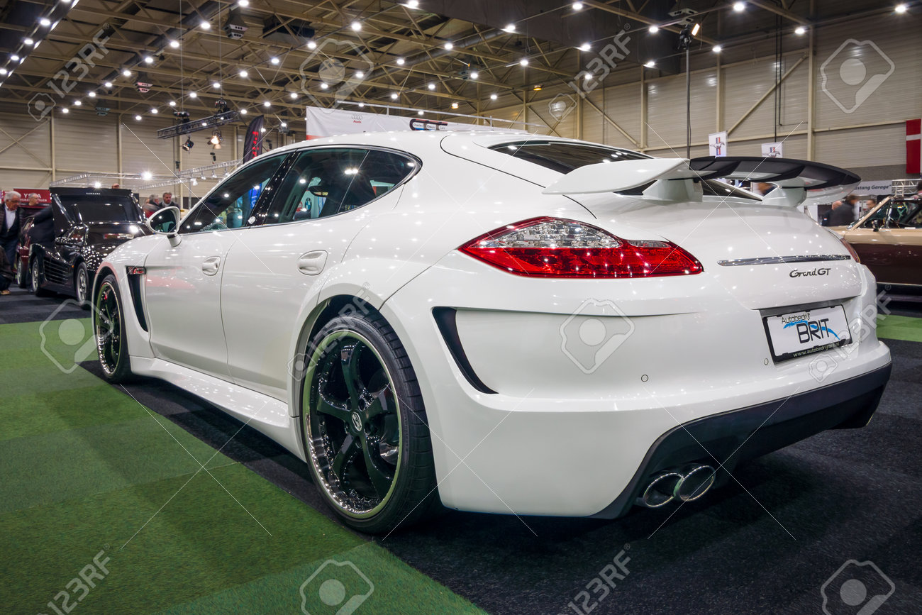 マーストリヒト オランダ 16 年 1 月 15 日 フルサイズ高級車ポルシェ パナメーラ グランド Gt 12 リアビュー 国際展示会 Interclassics Topmobiel 16 の写真素材 画像素材 Image