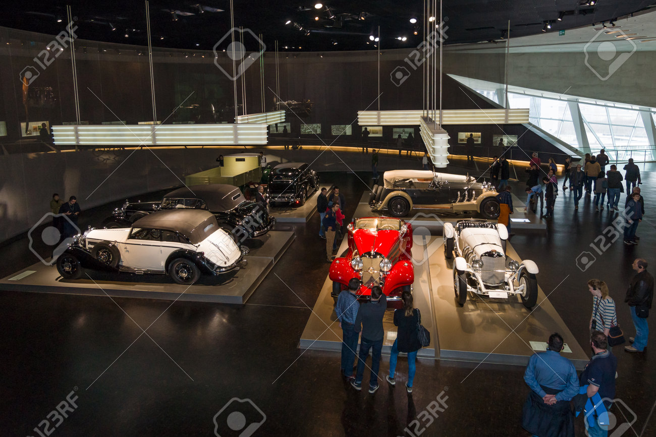 シュトゥットガルト ドイツ 16 年 3 月 19 日 代の 世紀の 30 年間の車の展示ホール メルセデス ベンツ博物館 の写真素材 画像素材 Image シュトゥットガルト ドイツ 16 年 3 月 19 日 代の 世紀の 30 年間の車の展示ホール メルセデス ベンツ博物館 の写真素材 画像素材 Image