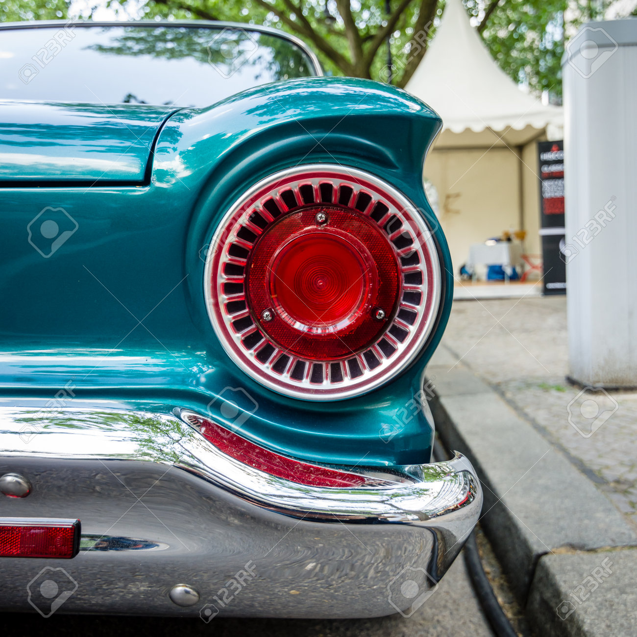 コンパクトカーのフォード ファルコン 1962 のベルリン 16 年 6 月 5 日 Stoplamp 古典的な日ベルリン 16年 の写真素材 画像素材 Image コンパクトカーのフォード ファルコン 1962 のベルリン 16 年 6 月 5 日 Stoplamp 古典的な日ベルリン 16年 の写真素材 画像素材 Image