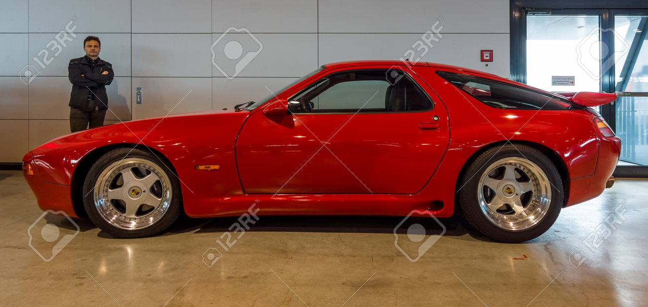 74599367-stuttgart-germania-2-marzo-2017-automobile-sportiva-porsche-928-s4-strosek-design-la-pi%C3%B9-grande-fiera-d-.jpg