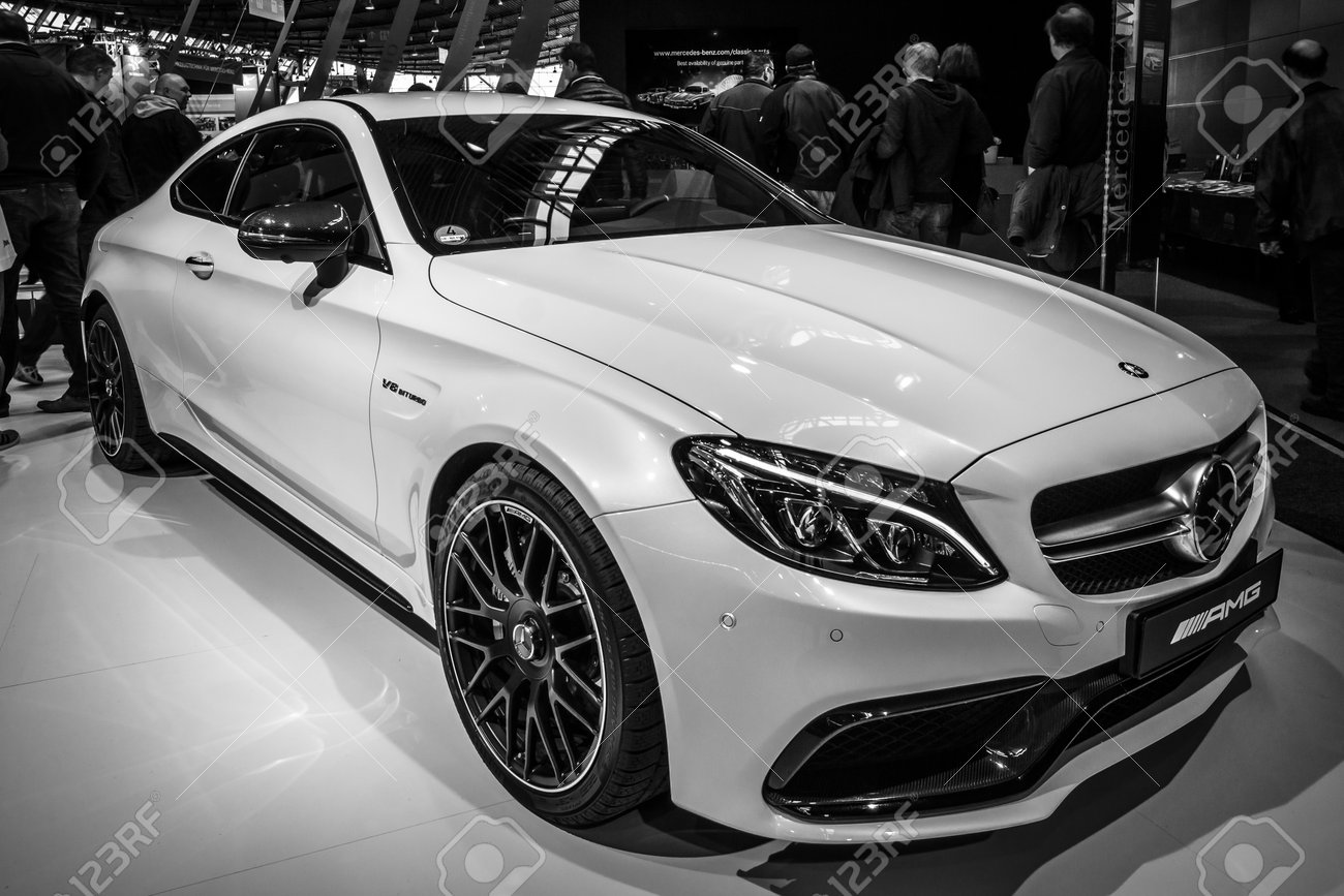 Stuttgart Duitsland Maart 03 17 De Compacte Coupe Van Mercedes Amg C63 S Van De Luxeauto 16 Zwart Wit Europa S Grootste Oldtimer Tentoonstelling Retro Classics Royalty Vrije Foto Plaatjes Beelden En Stock Fotografie Image