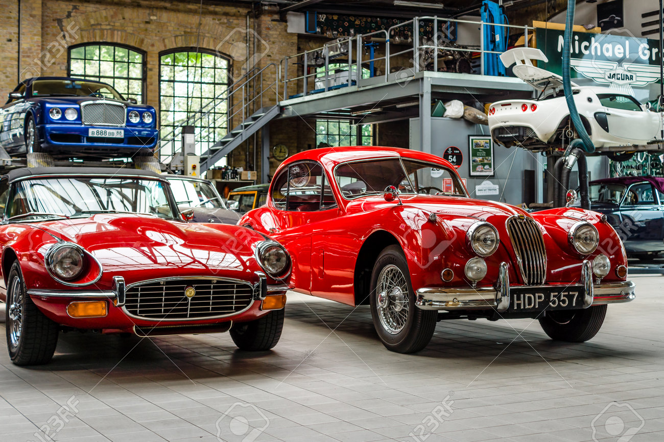 BERLIN - MAY 13, 2017: Car workshop for maintenance of classic British car. Center of competence for classic cars and youngtimers - Classic Remise. Exhibition "Oldtimertage Berlin-Brandenburg" - 79365180 BERLIN - MAY 13, 2017: Car workshop for maintenance of classic British car. Center of competence for classic cars and youngtimers - Classic Remise. Exhibition "Oldtimertage Berlin-Brandenburg" - 79365180