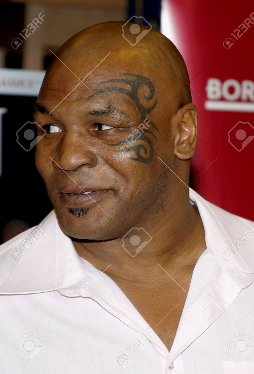 マイク タイソンは ブルーレイと Dvd 09 年 8 月 18 日にアメリカのハリウッドの国境で開催された タイソン を推進しています の写真素材 画像素材 Image