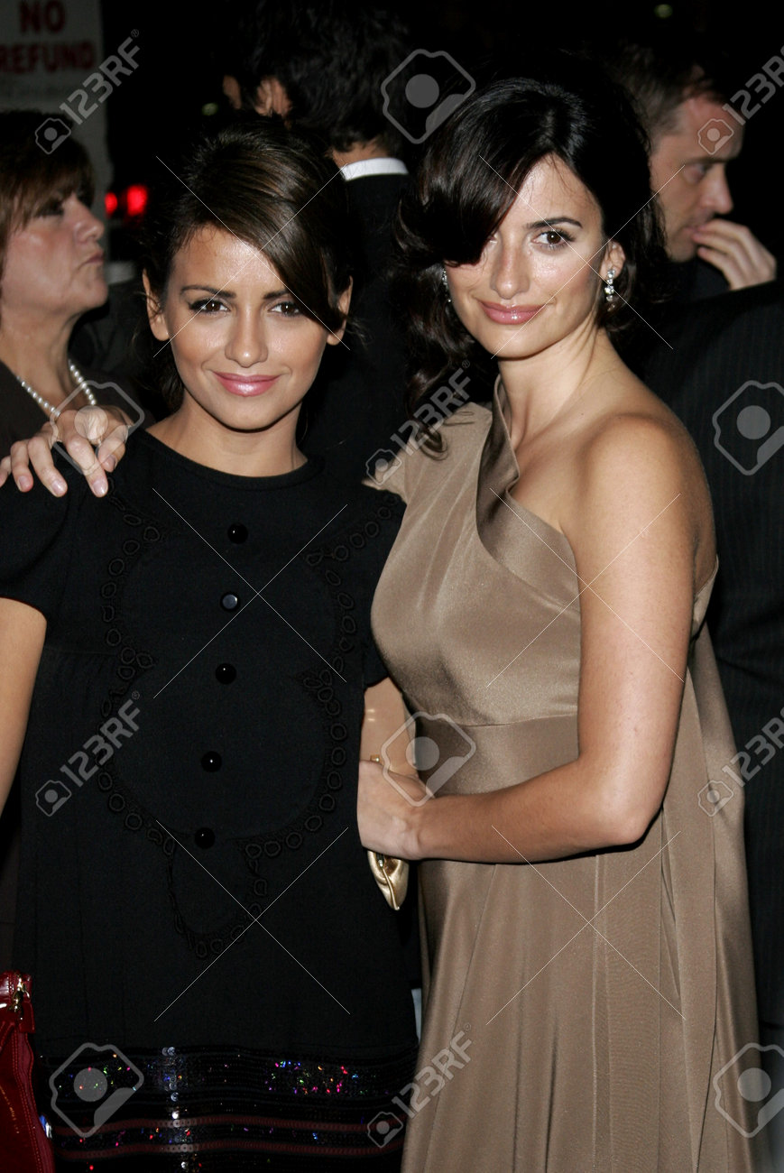 penelope cruz 2007 oscar dress