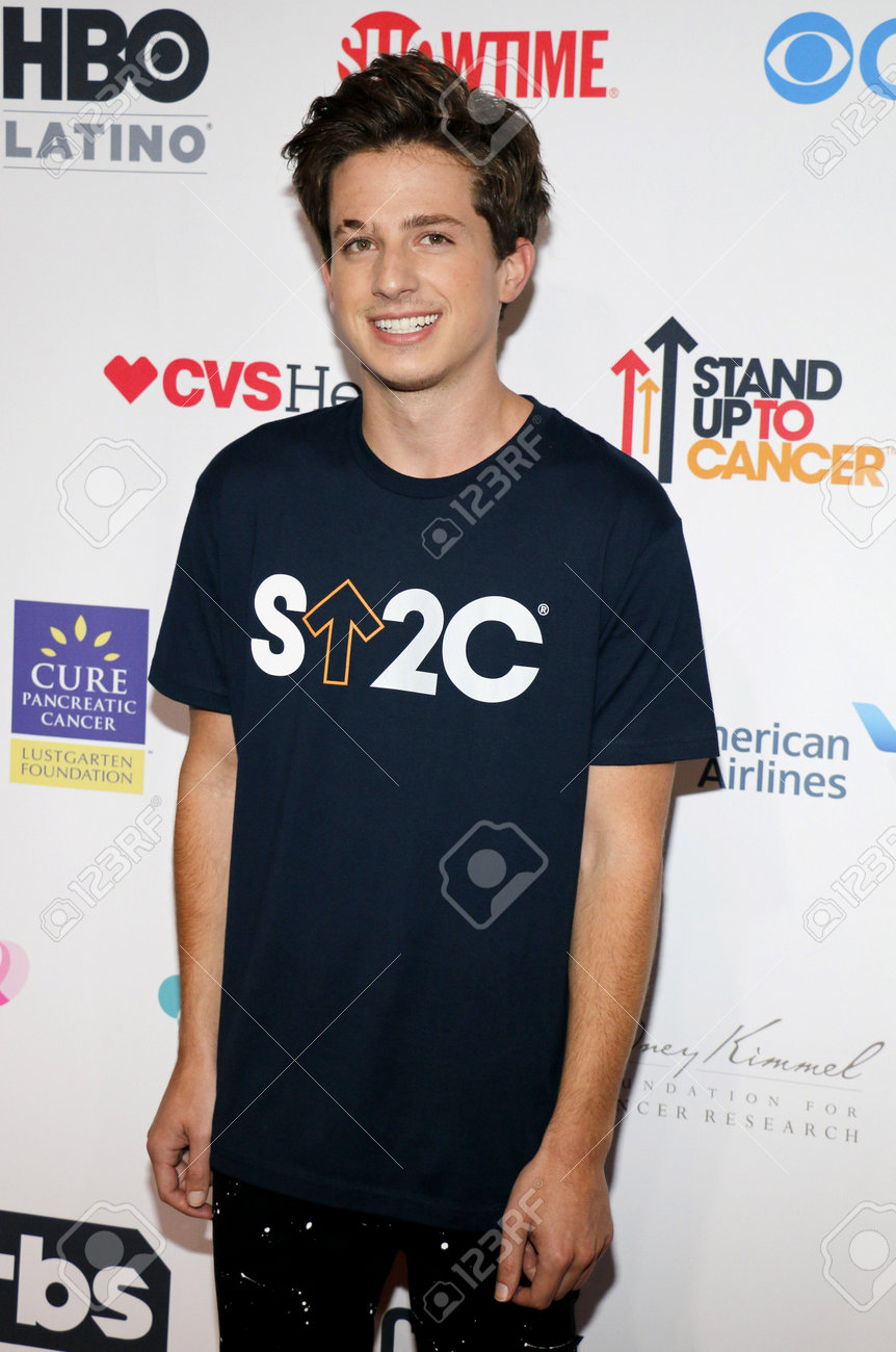 癌まで第 5 回ビエンナーレ スタンドでチャーリー Puth は 16 年 9 月 9 日にアメリカ合衆国ロサンゼルス ウォルト ディズニー コンサート ホールで開催 の写真素材 画像素材 Image