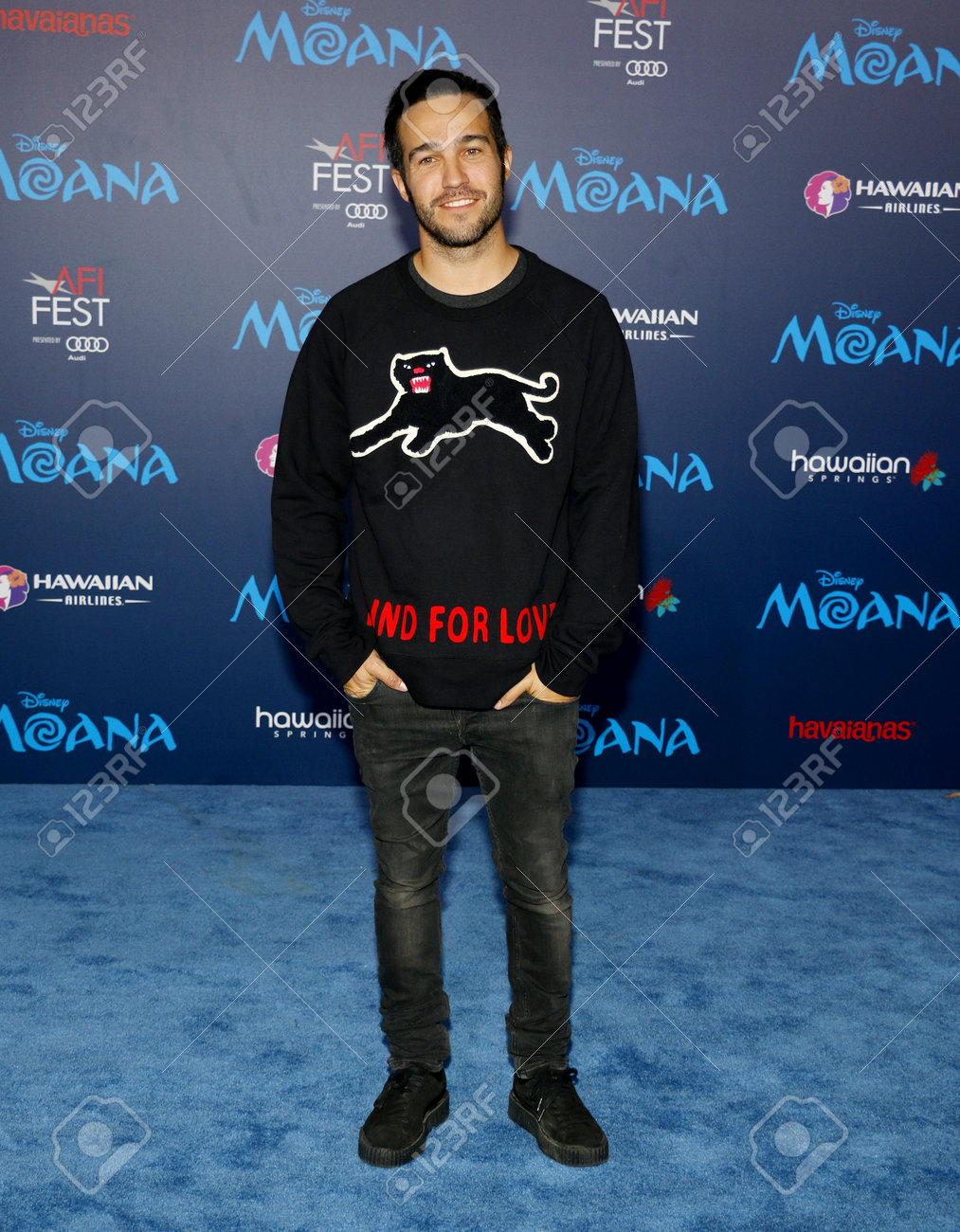 落下男の子 Afi フェスト 16 初演の モアナ でのピート ウェンツは 16 年 11 月 14 日にアメリカのハリウッドのエル キャピタン劇場で開催 の写真素材 画像素材 Image 落下男の子 Afi フェスト 16 初演の モアナ でのピート ウェンツは 16 年 11 月 14 日にアメリカのハリウッドのエル キャピタン劇場で開催 の写真素材 画像素材 Image
