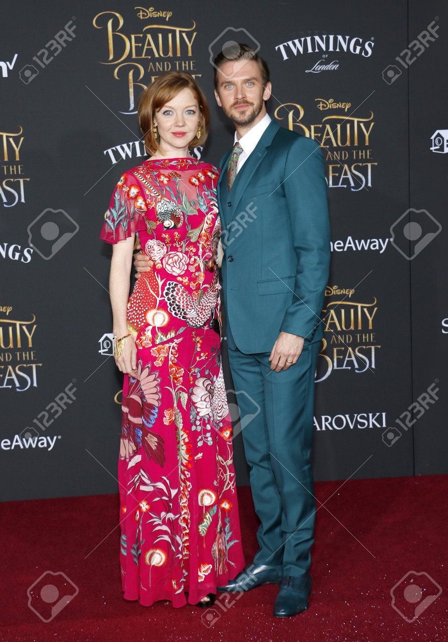 スージー ハリエットとカリフォルニア州ロサンゼルスでダン スティーブンスは 美女と野獣 17 年 3 月 2 日にアメリカ ハリウッドのエル キャピタン劇場で開催のプリミアします の写真素材 画像素材 Image