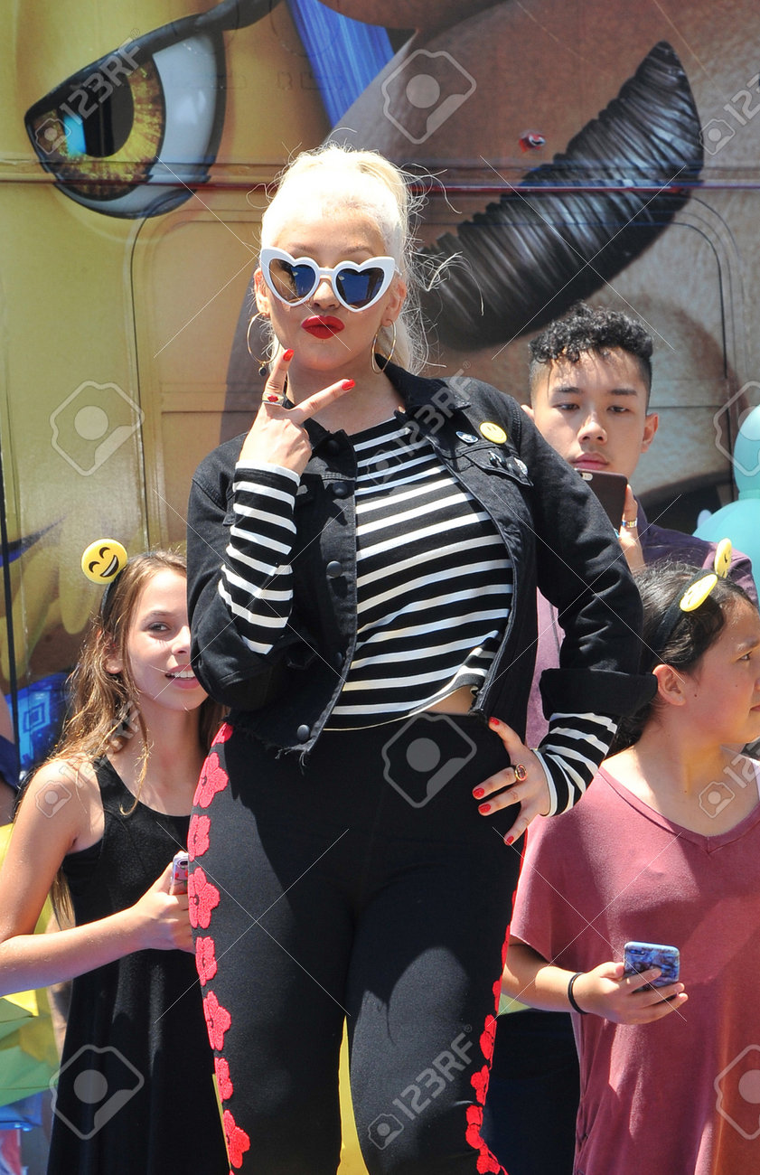 クリスティーナ アギレラは 17年7月23日にアメリカ ウェストウッドのリージェンシー シアターで開催された 絵文字映画 のロサンゼルス プレミアになりました の写真素材 画像素材 Image 61