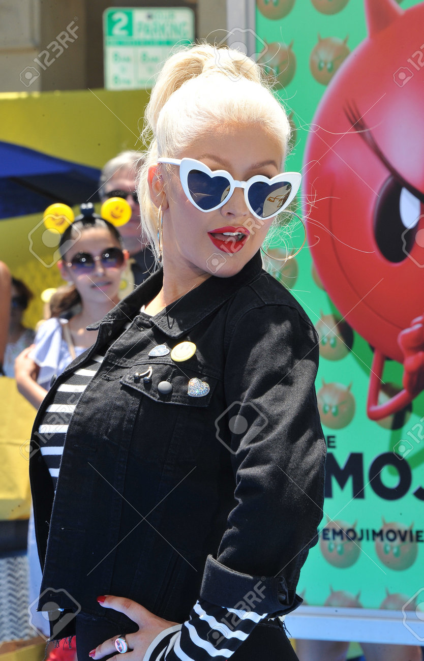 クリスティーナ アギレラは 17年7月23日にアメリカ ウェストウッドのリージェンシー シアターで開催された 絵文字映画 のロサンゼルス プレミアになりました の写真素材 画像素材 Image 64