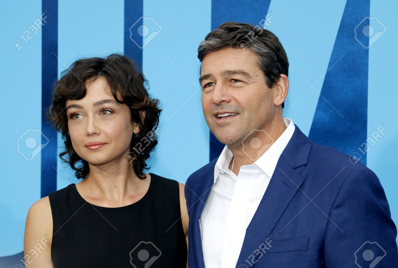 https://previews.123rf.com/images/buzzfuss/buzzfuss1905/buzzfuss190501172/123680711-kyle-chandler-and-sydney-chandler-at-the-los-angeles-premiere-of-godzilla-king-of-the-monsters.jpg