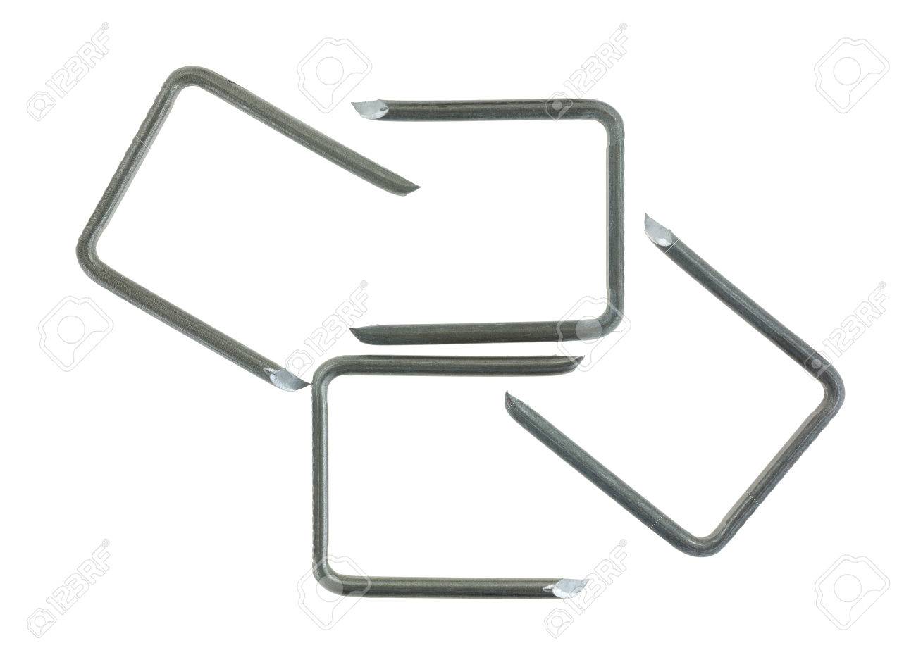 Un Grupo De Grapas Para Cables Eléctricos De Calidad Comercial En Un Fondo Blanco. Fotos, Retratos, Imágenes Y Fotografía De Libres Derecho. Image 34581091.