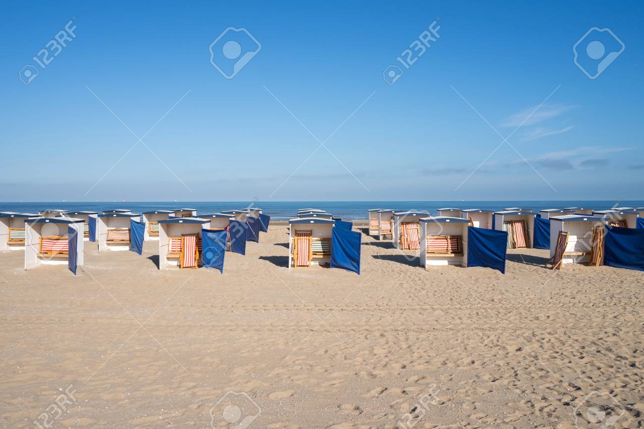 Cabanes De Plage Traditionnelles Sur La Côte Néerlandaise De La Mer Du Nord
