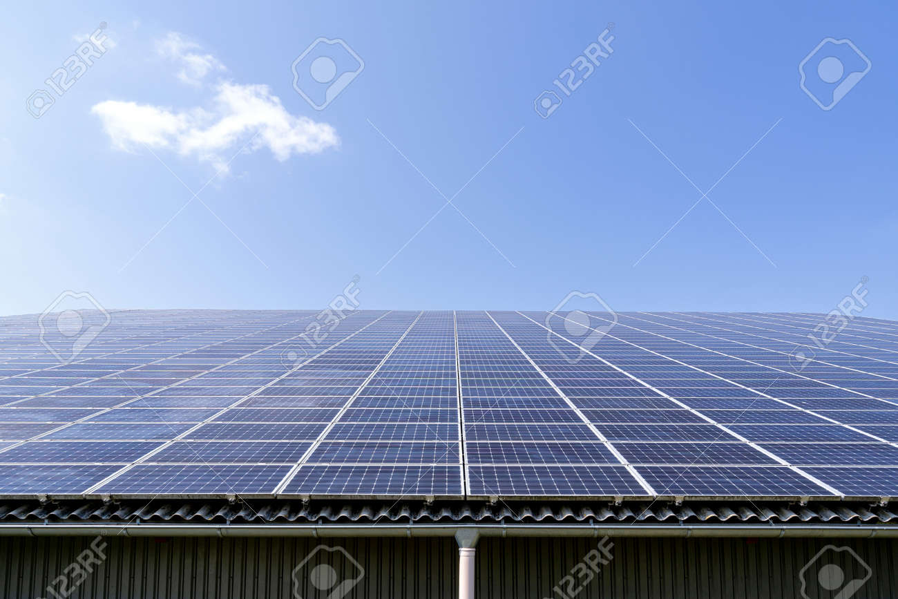 roof-mounted solar collectors on large roof - 171541378 roof-mounted solar collectors on large roof - 171541378
