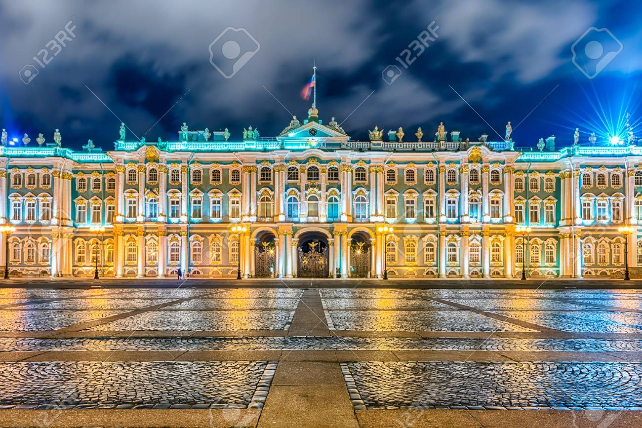 冬の宮殿、エルミタージュ美術館, サンクトペテルブルク, ロシアの象徴的なランドマークの家のファサードの写真素材・画像素材 Image 69412559