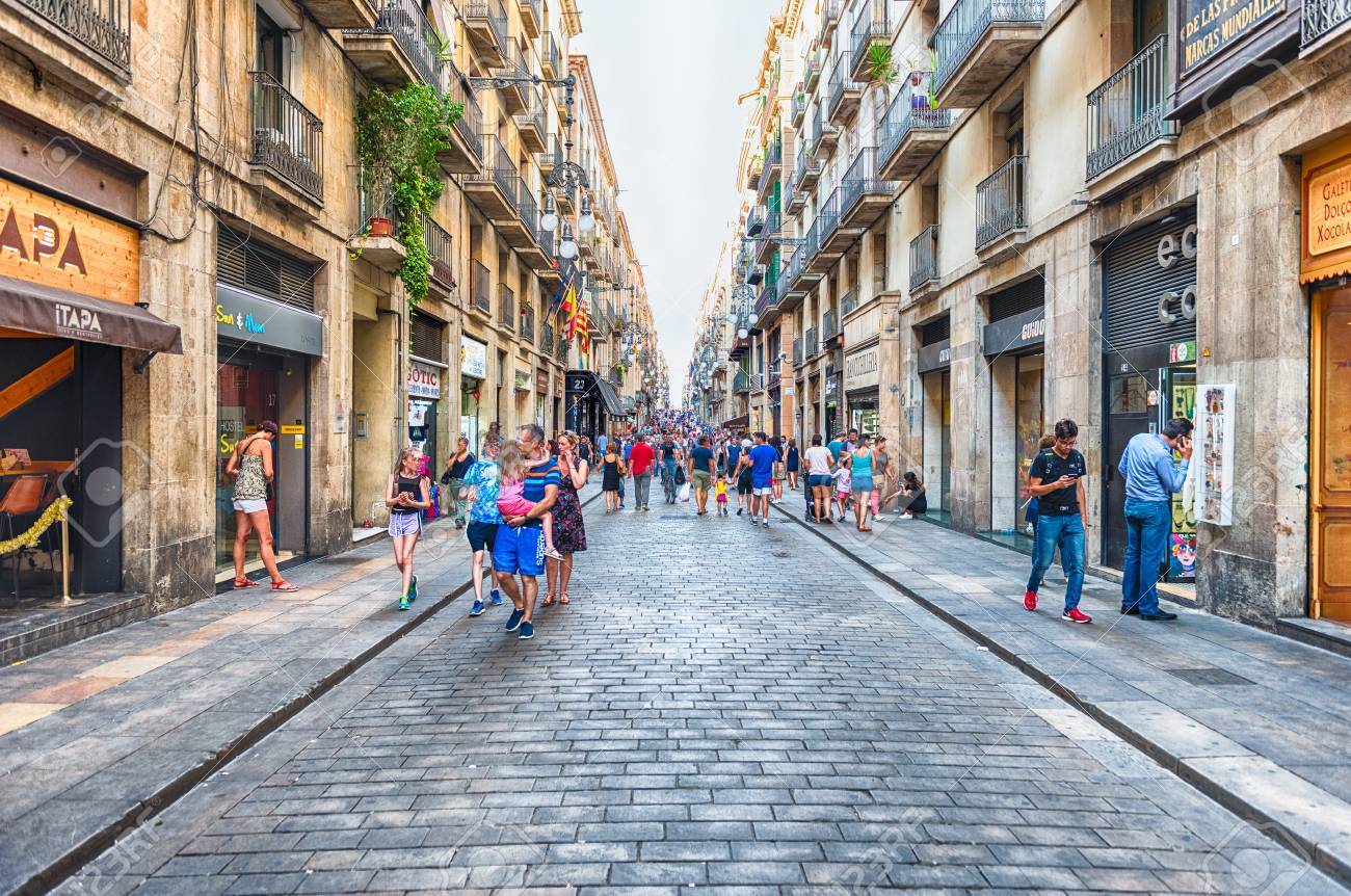 BARCELONA - AUGUST 8: People waking in Carrer de Ferran, scenic street of the Gothic Quarter in Barcelona, Catalonia, Spain, on August 8, 2017 - 88010434 BARCELONA - AUGUST 8: People waking in Carrer de Ferran, scenic street of the Gothic Quarter in Barcelona, Catalonia, Spain, on August 8, 2017 - 88010434