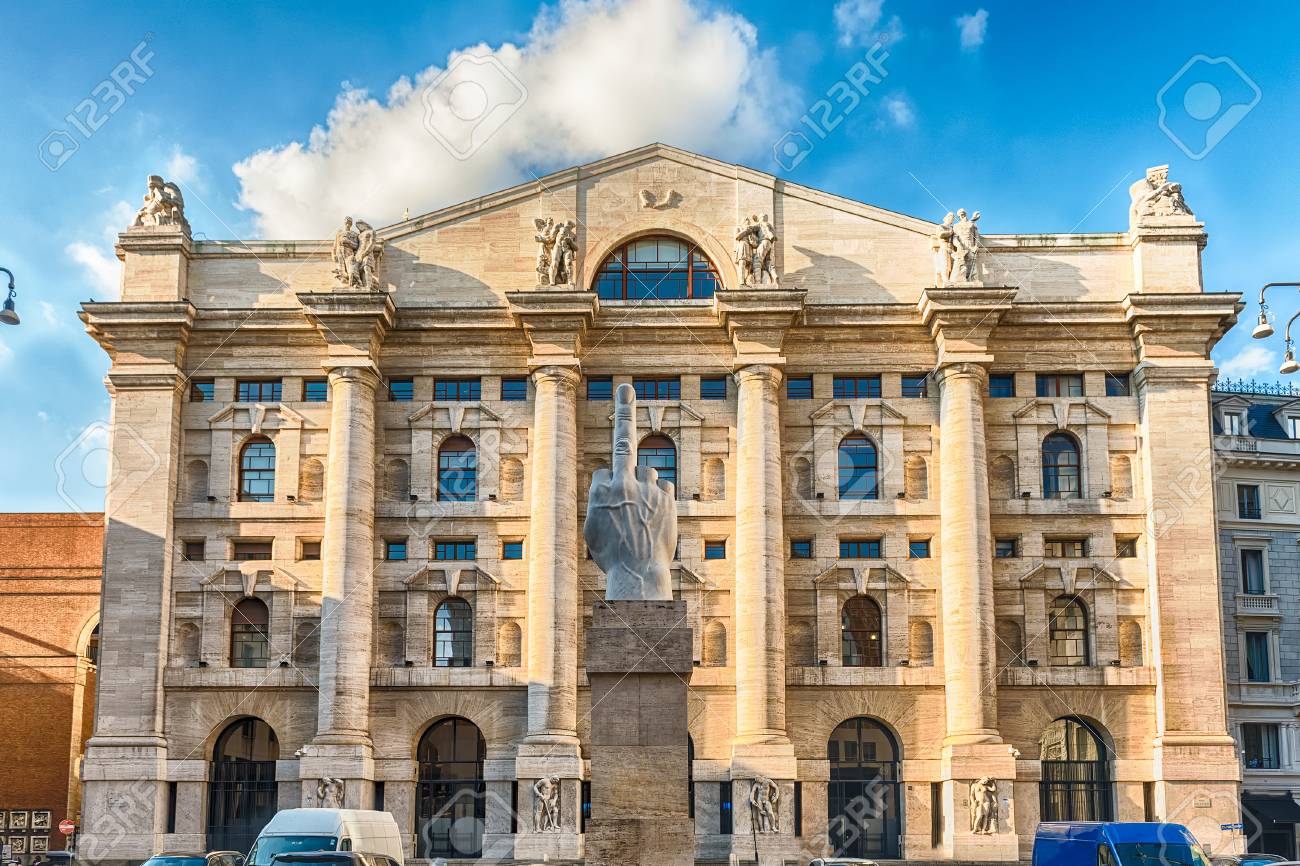 イタリア・ミラノのイタリア証券取引所の席、メザノッテ宮殿のファサード(英語:ミッドナイト・パレス)の写真素材・画像素材 Image 99674518