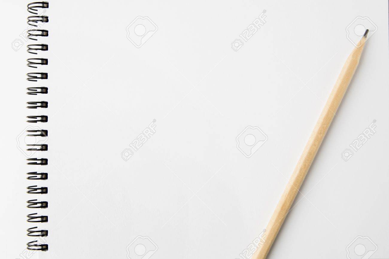 ノートブック 白い背景の上に鉛筆 の写真素材 画像素材 Image 1921