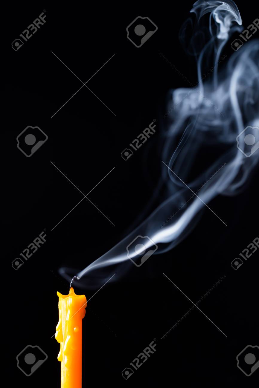 火の消えたろうそくの煙 分離に黒と黄色 の写真素材 画像素材 Image 火の消えたろうそくの煙 分離に黒と黄色 の写真素材 画像素材 Image