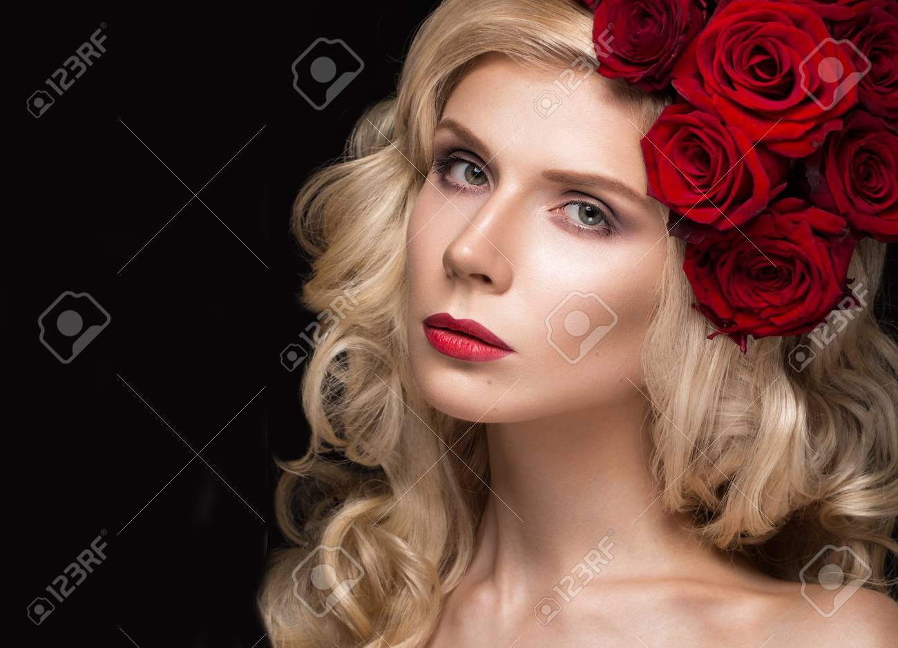 Beautiful blond with roses picture 733