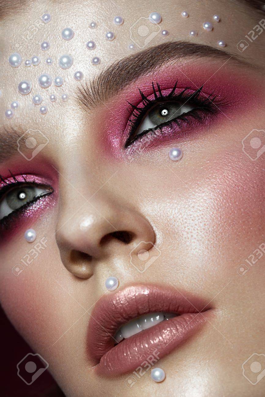Pearl Makeup >> Beautiful Girl With Perfect Art Makeup And Pearl Beads Beauty Pearl Makeup >> Beautiful Girl With Perfect Art Makeup And Pearl Beads Beauty