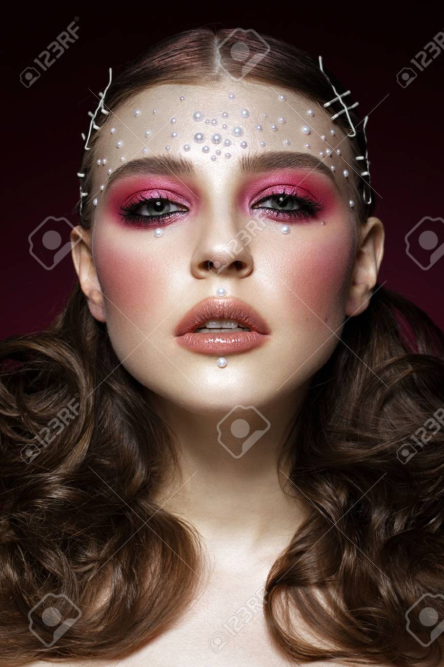 Pearl Makeup >> Beautiful Girl With Perfect Art Makeup And Pearl Beads Beauty Pearl Makeup >> Beautiful Girl With Perfect Art Makeup And Pearl Beads Beauty