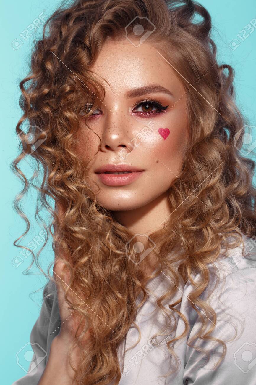 Pretty Girl With Curls Hairstyle Classic Makeup Freckles Nude