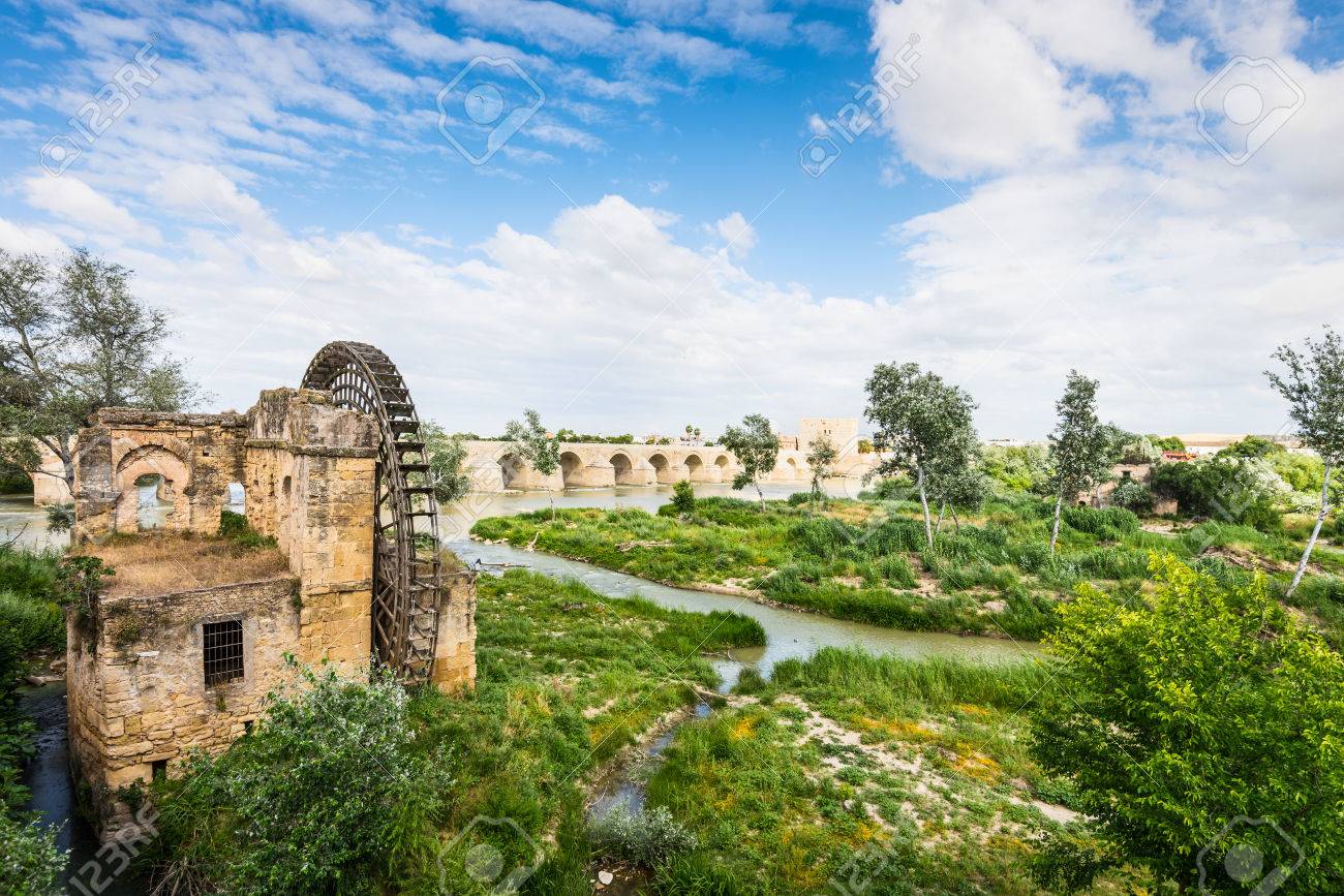 Ancien Moulin à Eau Albolafia Proximité Du Pont Romain à Cordoba Espagne