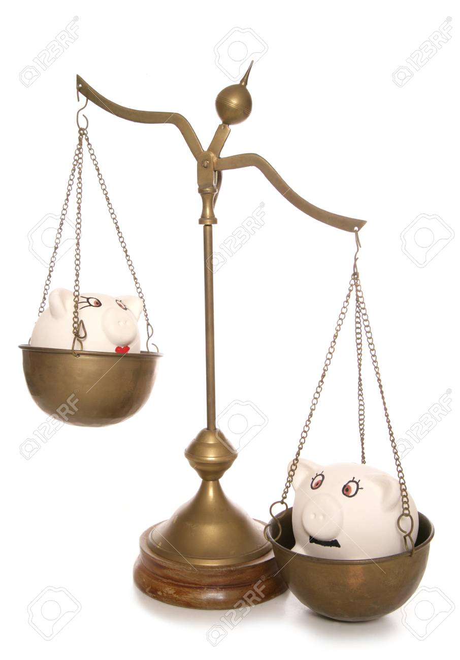 計量スケールの切り欠きに貯金箱 2 つの写真素材・画像素材 Image 36952062