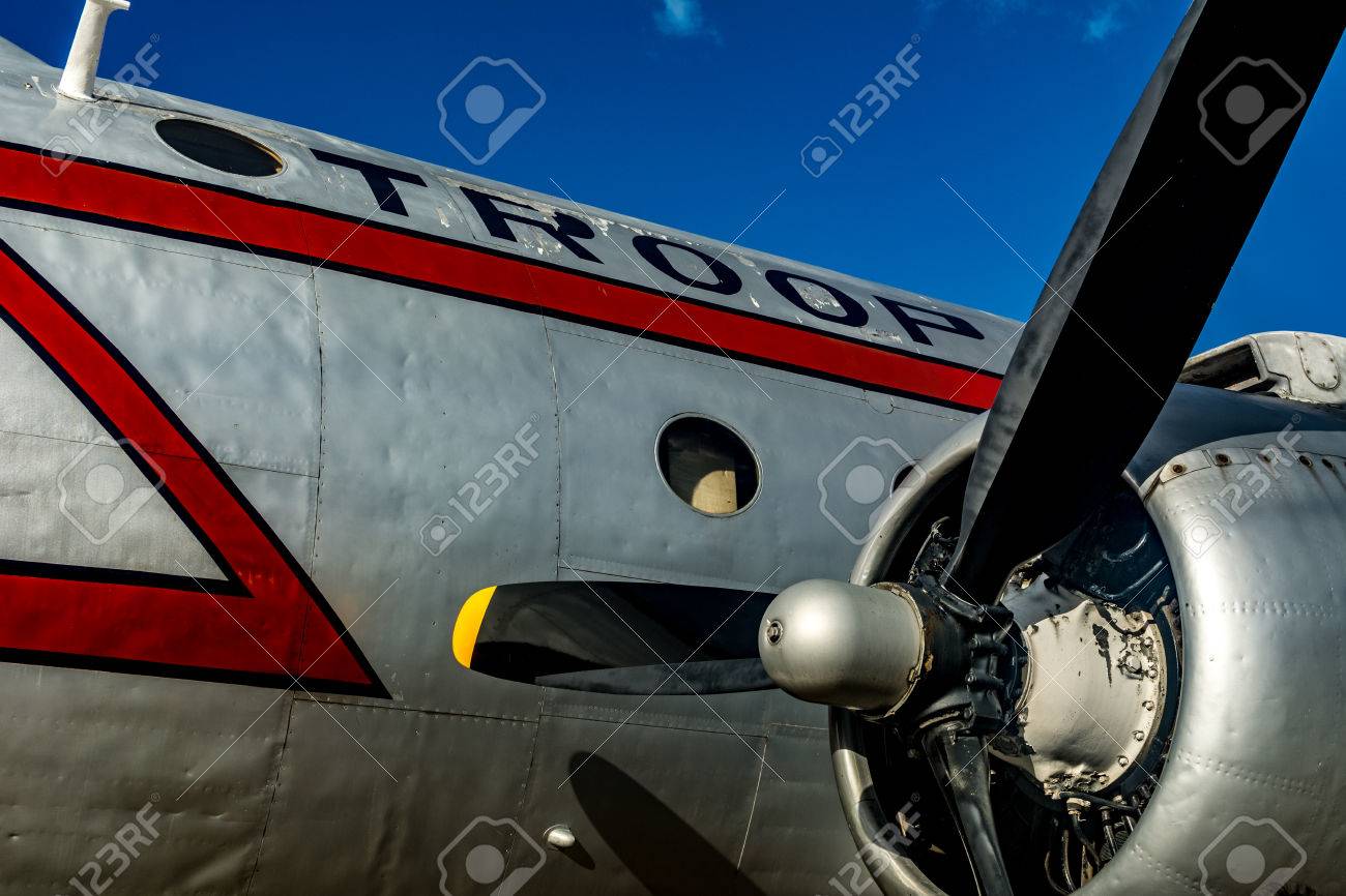 ダグラス Dc 4 飛行機ベルリン テンペルホーフ空港に駐留 の写真素材 画像素材 Image ダグラス Dc 4 飛行機ベルリン テンペルホーフ空港に駐留 の写真素材 画像素材 Image